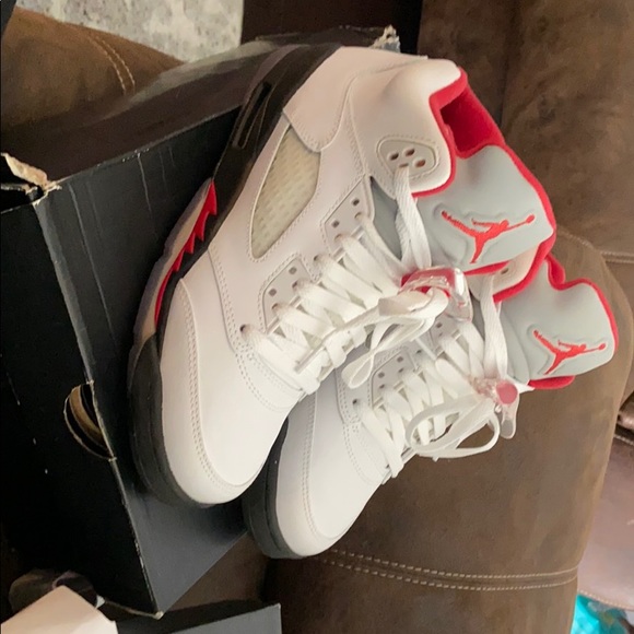 Size 6 air Jordan 5 retro - Picture 3 of 5